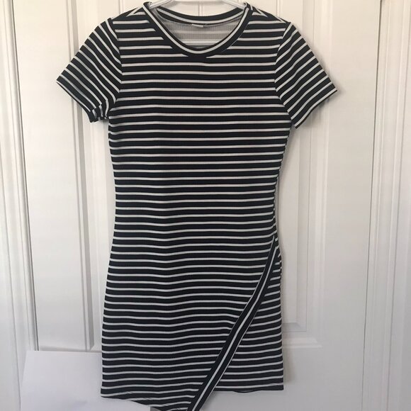 Simons T-shirt Dress - Picture 1 of 2